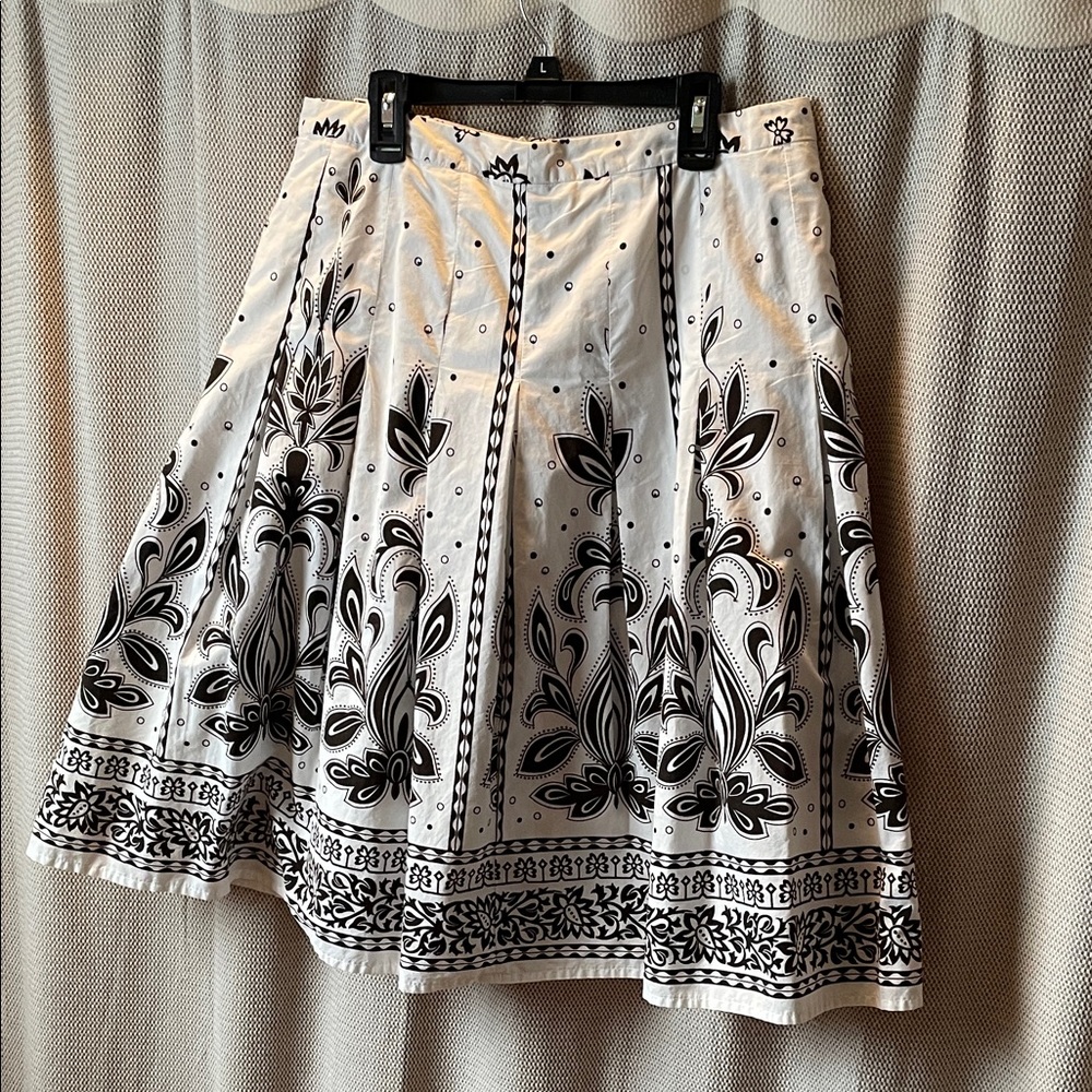 Women's Black & White Floral A-Line Skirt